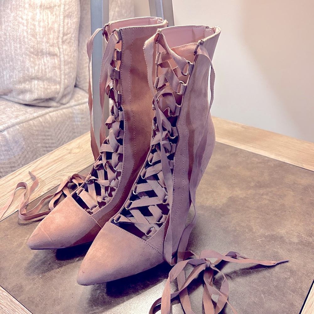 Rare Y2K pink lace up sneaker heels
